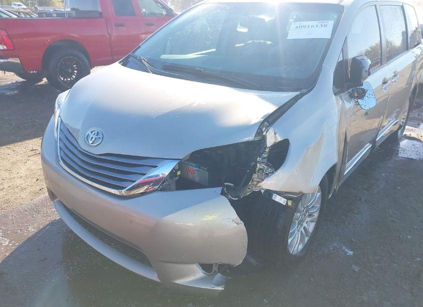 Photo 6 of 2015 Toyota Sienna XLE/LIMITED (VIN 5TDYK3DC0FS656465)