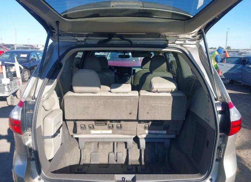 Photo 8 of 2015 Toyota Sienna XLE/LIMITED (VIN 5TDYK3DC0FS656465)
