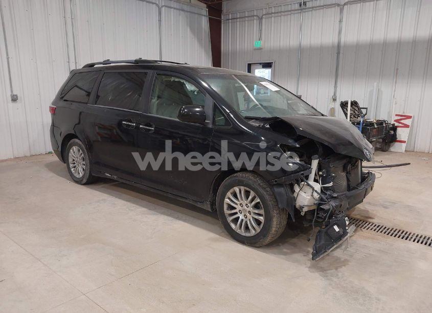 2015 Toyota Sienna XLE PREMIUM 8 PASSENGER (VIN 5TDYK3DC0FS668602) main photo