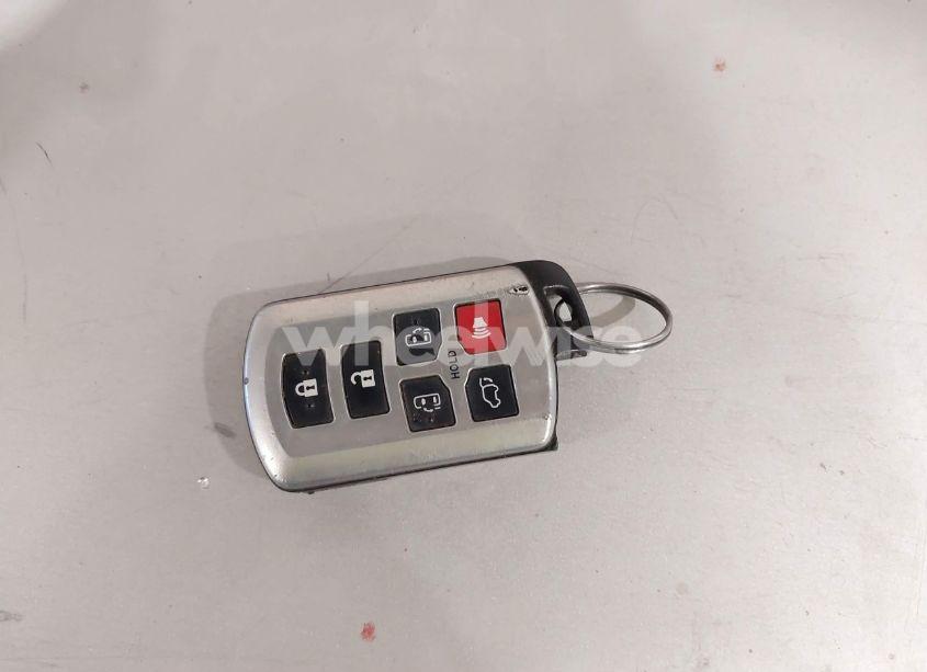 Photo 11 of 2015 Toyota Sienna XLE PREMIUM 8 PASSENGER (VIN 5TDYK3DC0FS668602)