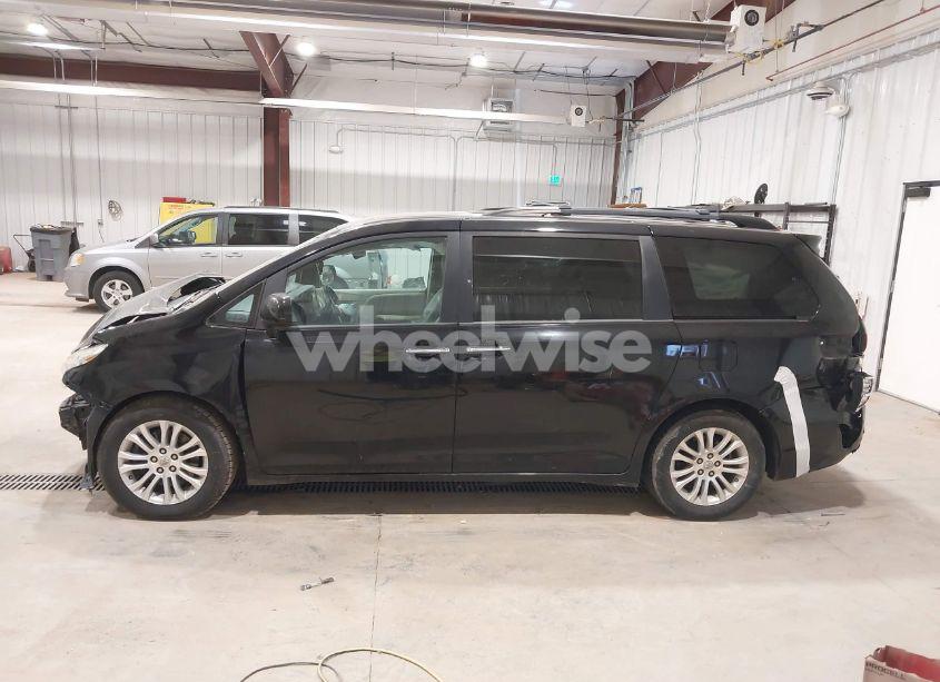 Photo 15 of 2015 Toyota Sienna XLE PREMIUM 8 PASSENGER (VIN 5TDYK3DC0FS668602)