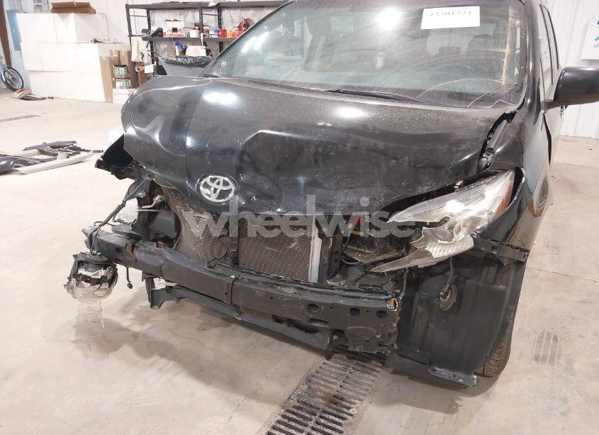 Photo 6 of 2015 Toyota Sienna XLE PREMIUM 8 PASSENGER (VIN 5TDYK3DC0FS668602)