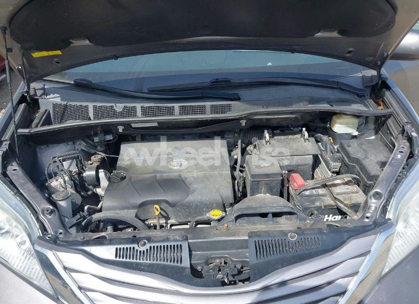 Photo 10 of 2016 Toyota Sienna XLE 8 PASSENGER (VIN 5TDYK3DC0GS764053)