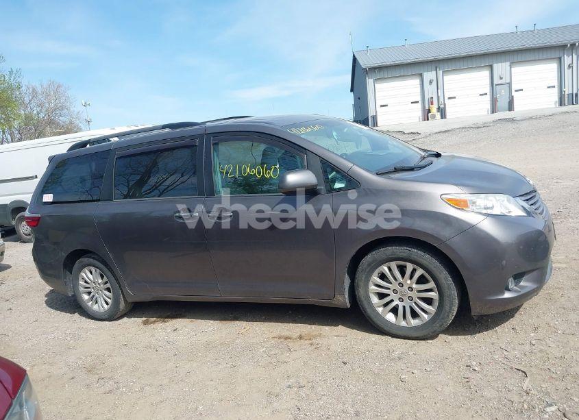 Photo 13 of 2016 Toyota Sienna XLE 8 PASSENGER (VIN 5TDYK3DC0GS764053)