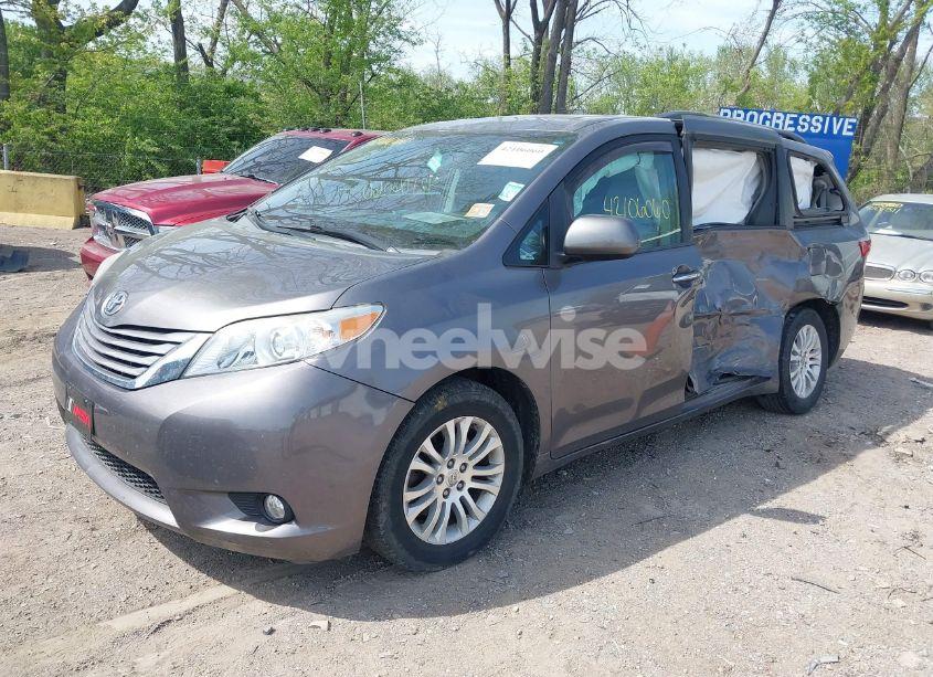 Photo 2 of 2016 Toyota Sienna XLE 8 PASSENGER (VIN 5TDYK3DC0GS764053)