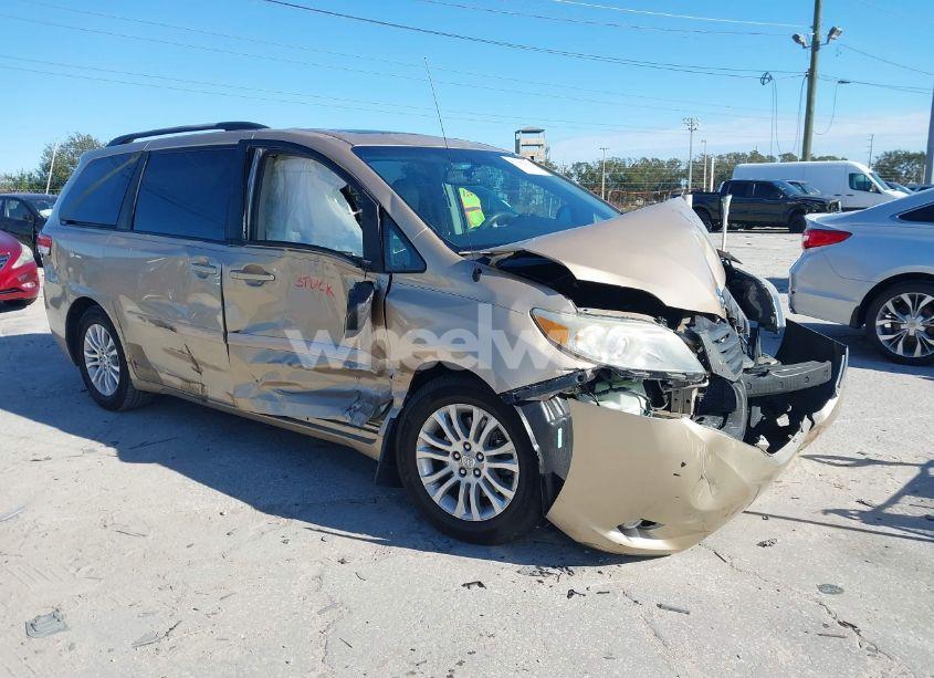 2011 Toyota Sienna XLE V6 (VIN 5TDYK3DC1BS004674) main photo