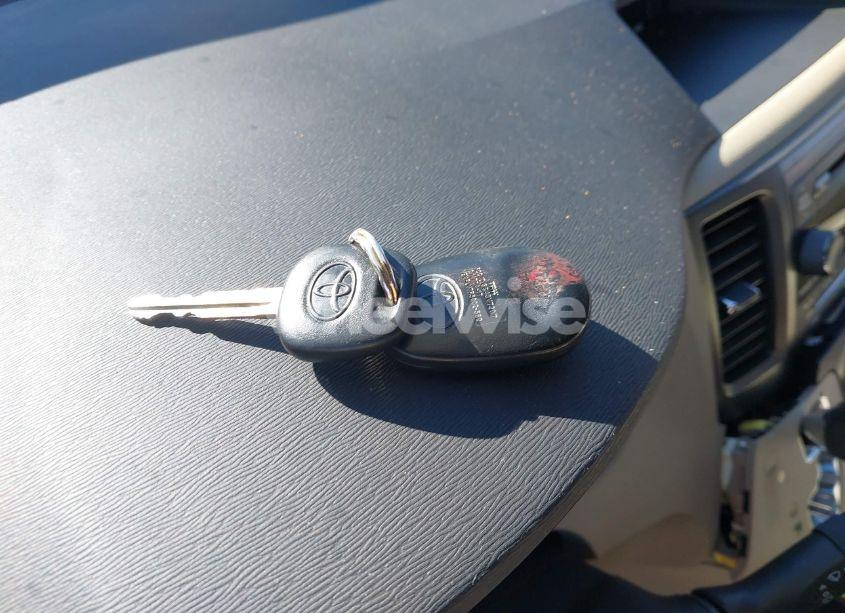 Photo 11 of 2011 Toyota Sienna XLE V6 (VIN 5TDYK3DC1BS004674)