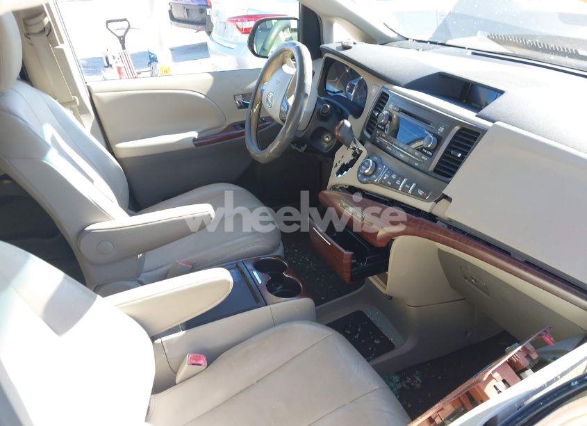 Photo 5 of 2011 Toyota Sienna XLE V6 (VIN 5TDYK3DC1BS004674)