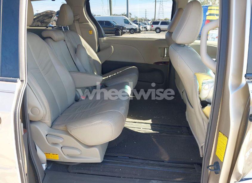 Photo 8 of 2011 Toyota Sienna XLE V6 (VIN 5TDYK3DC1BS004674)