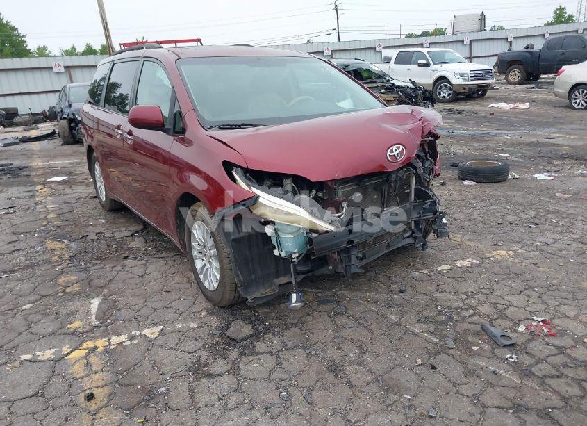 2011 Toyota Sienna XLE V6 (VIN 5TDYK3DC1BS007266) main photo
