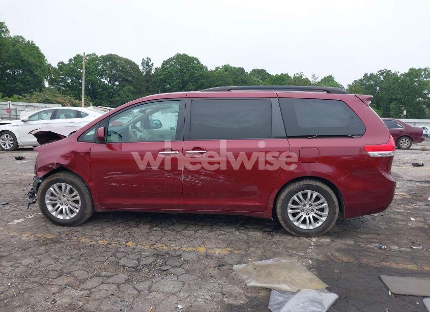 Photo 14 of 2011 Toyota Sienna XLE V6 (VIN 5TDYK3DC1BS007266)