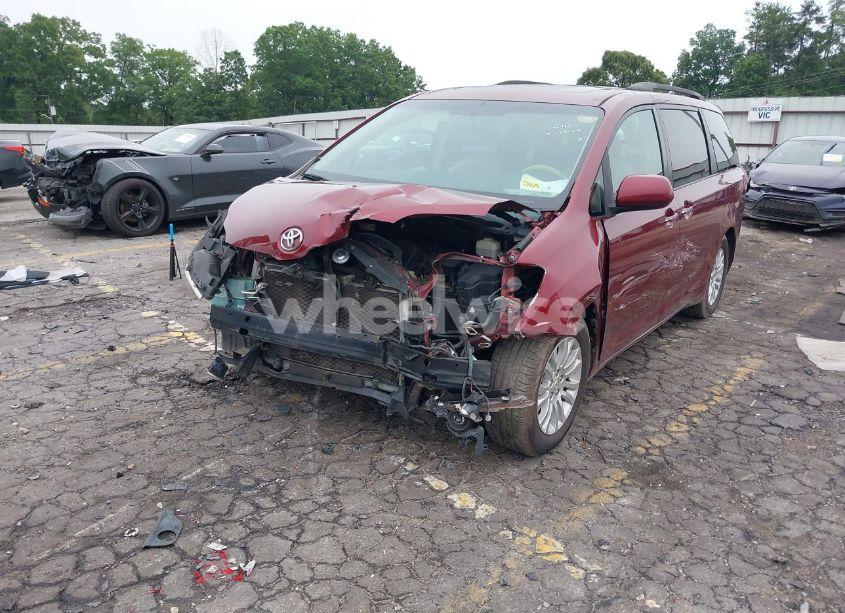 Photo 2 of 2011 Toyota Sienna XLE V6 (VIN 5TDYK3DC1BS007266)