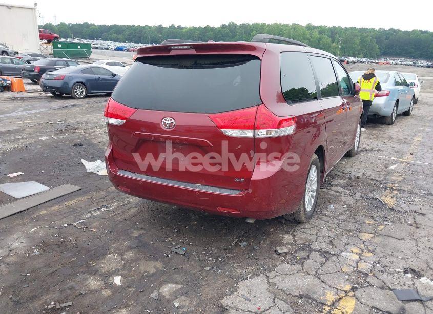 Photo 4 of 2011 Toyota Sienna XLE V6 (VIN 5TDYK3DC1BS007266)