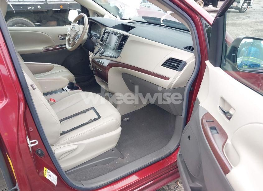 Photo 5 of 2011 Toyota Sienna XLE V6 (VIN 5TDYK3DC1BS007266)