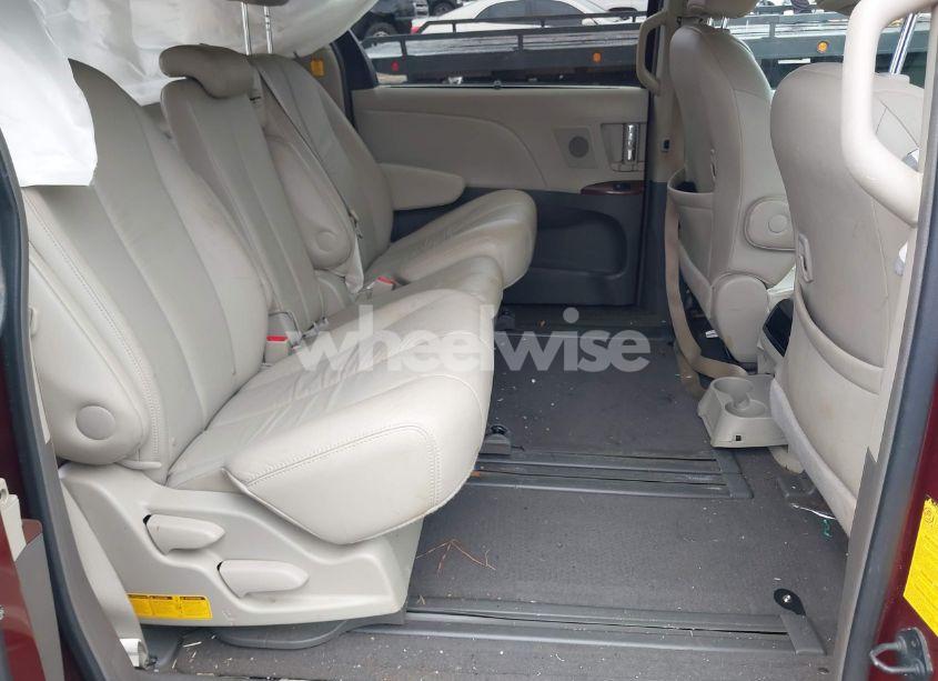 Photo 8 of 2011 Toyota Sienna XLE V6 (VIN 5TDYK3DC1BS007266)