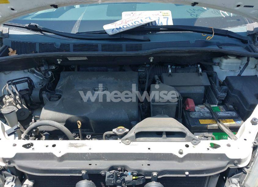 Photo 10 of 2011 Toyota Sienna XLE V6 (VIN 5TDYK3DC1BS040347)