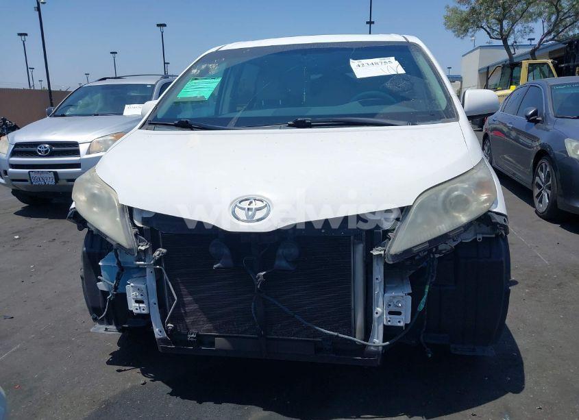 Photo 13 of 2011 Toyota Sienna XLE V6 (VIN 5TDYK3DC1BS040347)