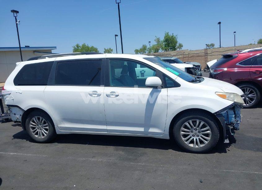 Photo 14 of 2011 Toyota Sienna XLE V6 (VIN 5TDYK3DC1BS040347)