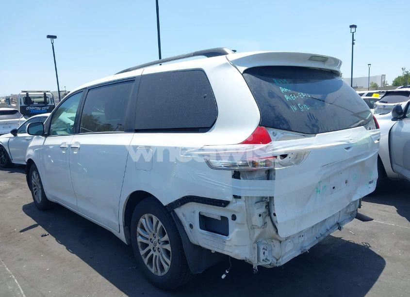 Photo 15 of 2011 Toyota Sienna XLE V6 (VIN 5TDYK3DC1BS040347)