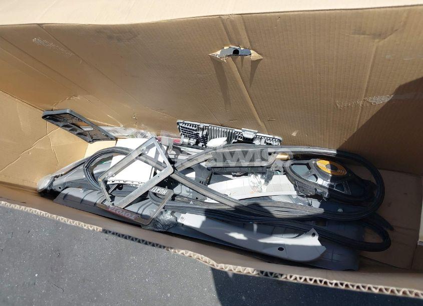 Photo 18 of 2011 Toyota Sienna XLE V6 (VIN 5TDYK3DC1BS040347)