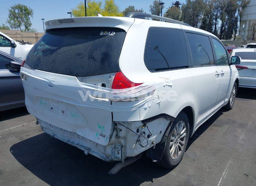 Photo 4 of 2011 Toyota Sienna XLE V6 (VIN 5TDYK3DC1BS040347)