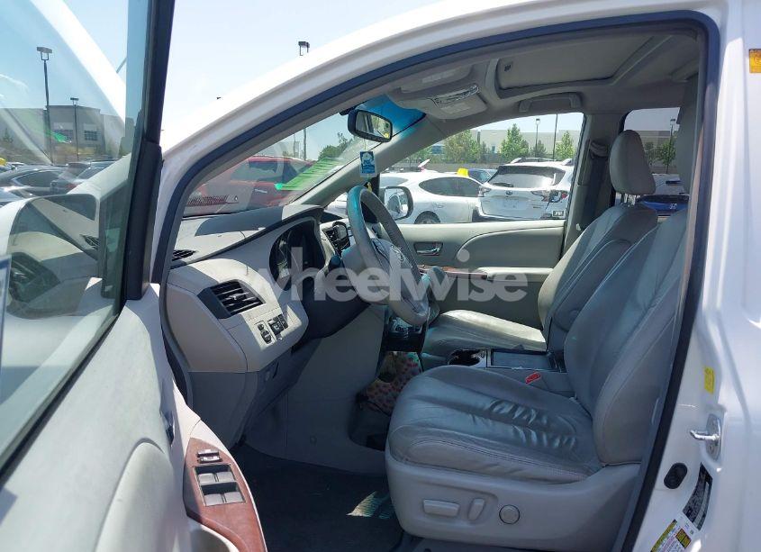 Photo 5 of 2011 Toyota Sienna XLE V6 (VIN 5TDYK3DC1BS040347)