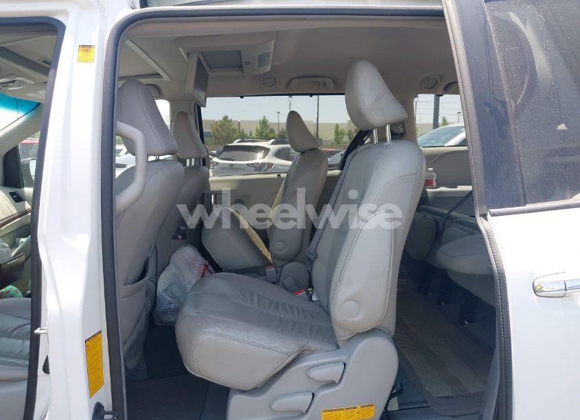 Photo 8 of 2011 Toyota Sienna XLE V6 (VIN 5TDYK3DC1BS040347)