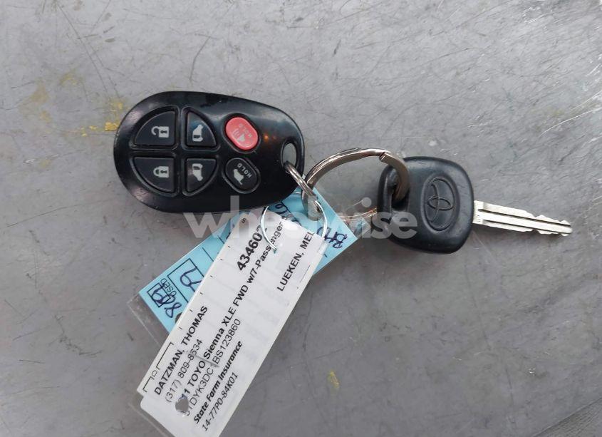 Photo 11 of 2011 Toyota Sienna XLE V6 (VIN 5TDYK3DC1BS123860)