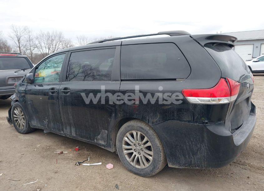 Photo 15 of 2011 Toyota Sienna XLE V6 (VIN 5TDYK3DC1BS123860)