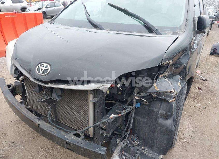 Photo 6 of 2011 Toyota Sienna XLE V6 (VIN 5TDYK3DC1BS123860)