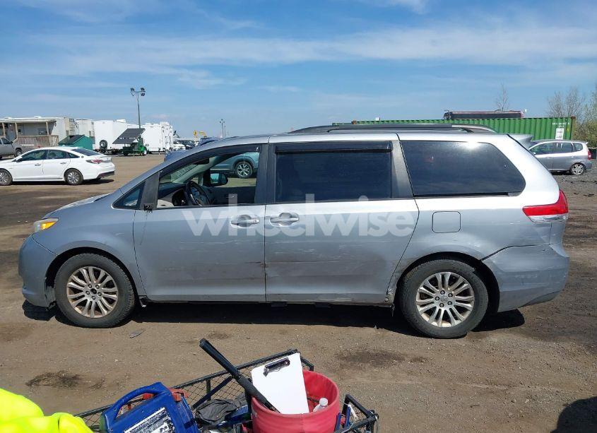 Photo 14 of 2011 Toyota Sienna XLE V6 (VIN 5TDYK3DC1BS142229)