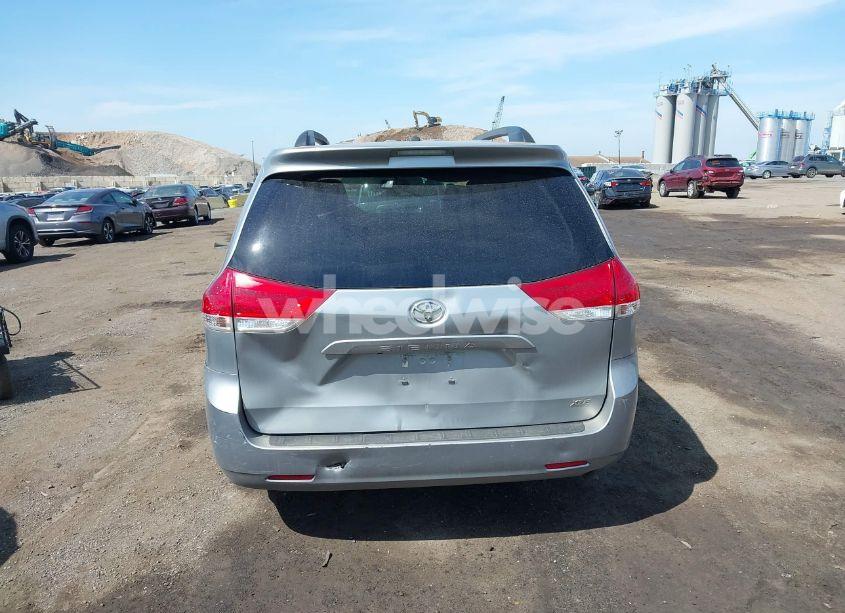 Photo 16 of 2011 Toyota Sienna XLE V6 (VIN 5TDYK3DC1BS142229)