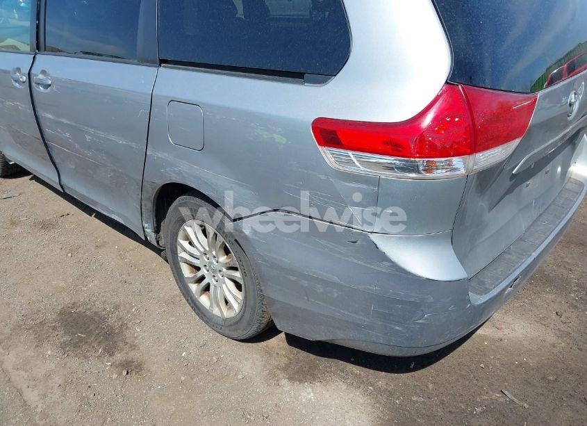 Photo 17 of 2011 Toyota Sienna XLE V6 (VIN 5TDYK3DC1BS142229)