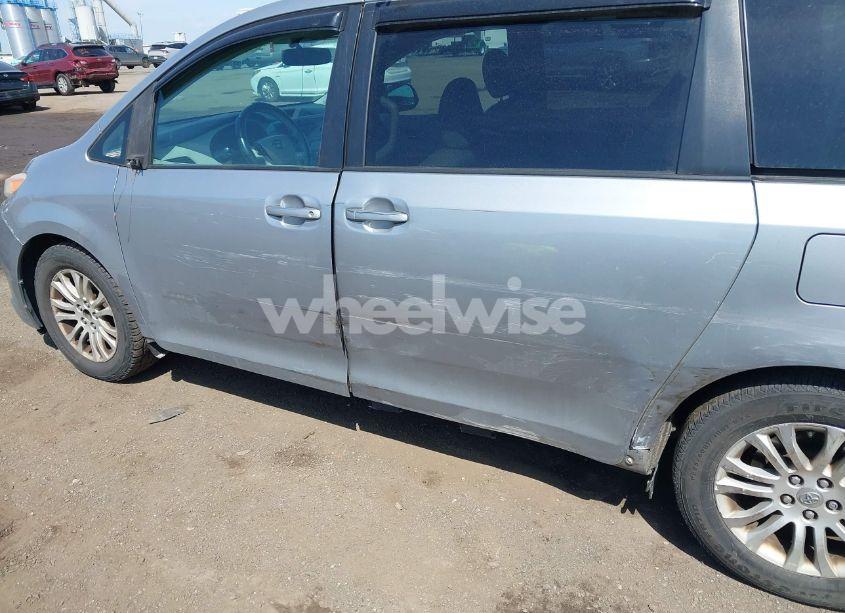 Photo 18 of 2011 Toyota Sienna XLE V6 (VIN 5TDYK3DC1BS142229)