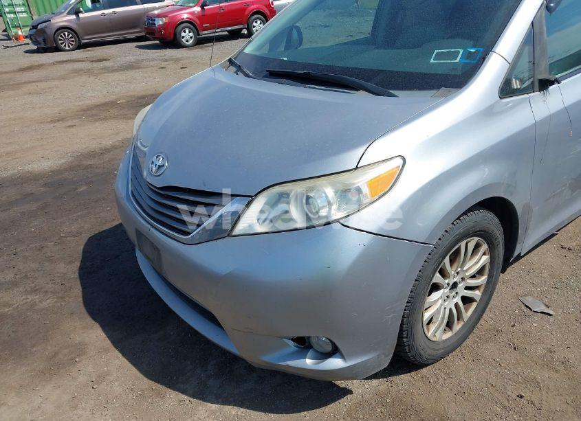 Photo 19 of 2011 Toyota Sienna XLE V6 (VIN 5TDYK3DC1BS142229)