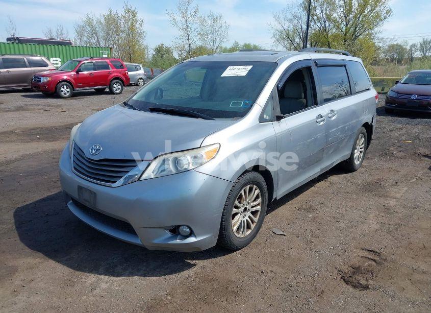 Photo 2 of 2011 Toyota Sienna XLE V6 (VIN 5TDYK3DC1BS142229)