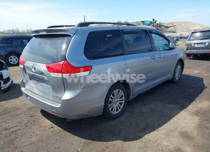 Photo 4 of 2011 Toyota Sienna XLE V6 (VIN 5TDYK3DC1BS142229)