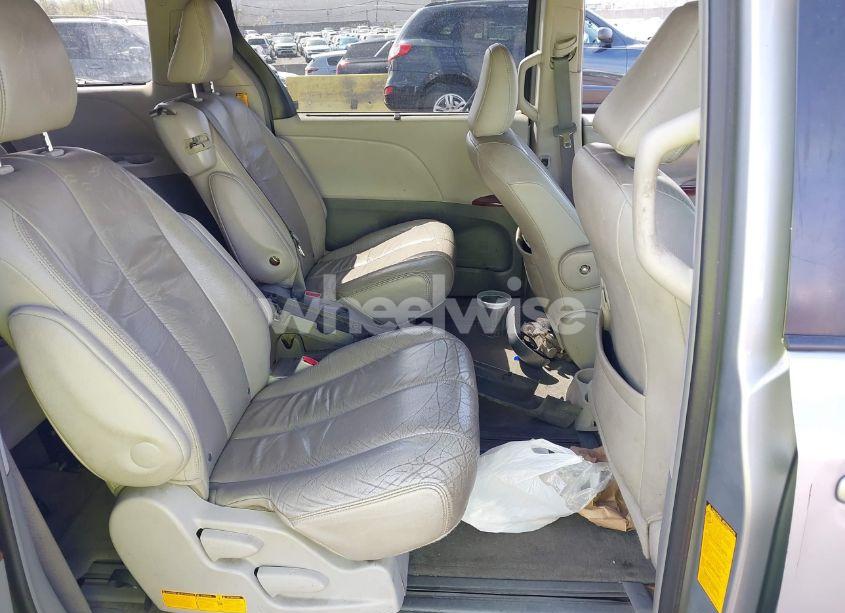 Photo 8 of 2011 Toyota Sienna XLE V6 (VIN 5TDYK3DC1BS142229)