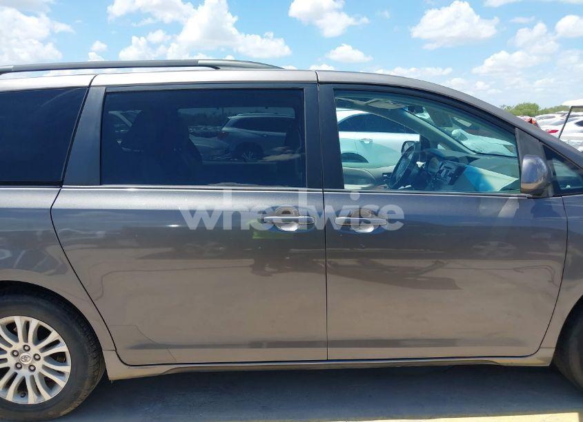 Photo 14 of 2011 Toyota Sienna XLE V6 (VIN 5TDYK3DC1BS143641)