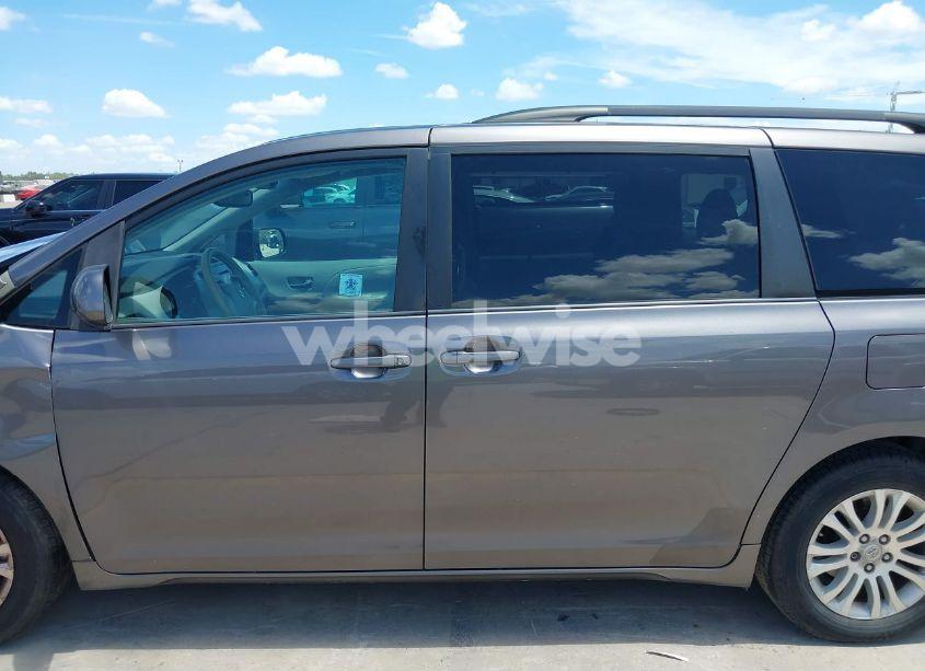 Photo 15 of 2011 Toyota Sienna XLE V6 (VIN 5TDYK3DC1BS143641)