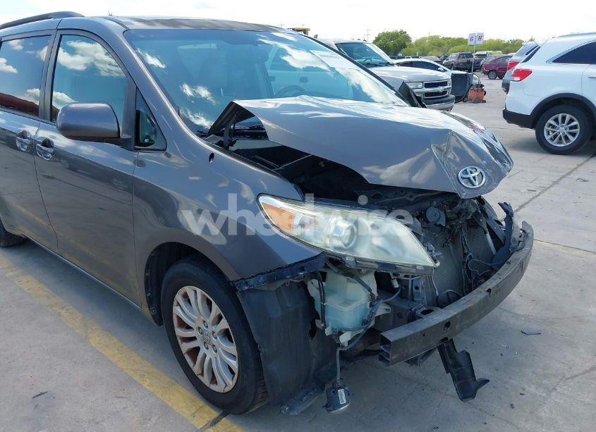 Photo 18 of 2011 Toyota Sienna XLE V6 (VIN 5TDYK3DC1BS143641)
