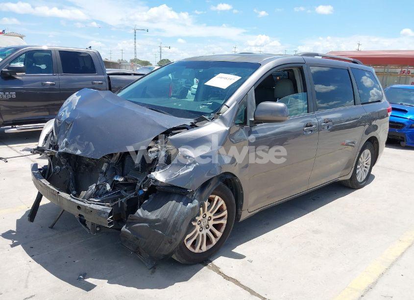 Photo 2 of 2011 Toyota Sienna XLE V6 (VIN 5TDYK3DC1BS143641)