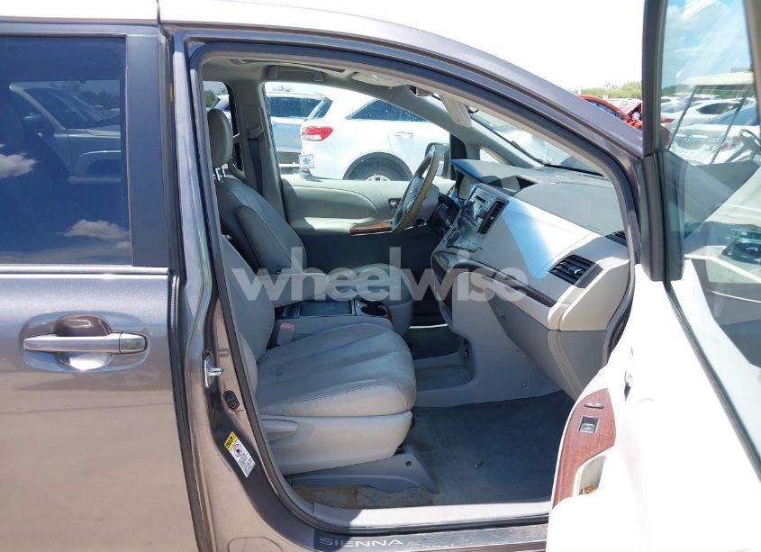 Photo 5 of 2011 Toyota Sienna XLE V6 (VIN 5TDYK3DC1BS143641)