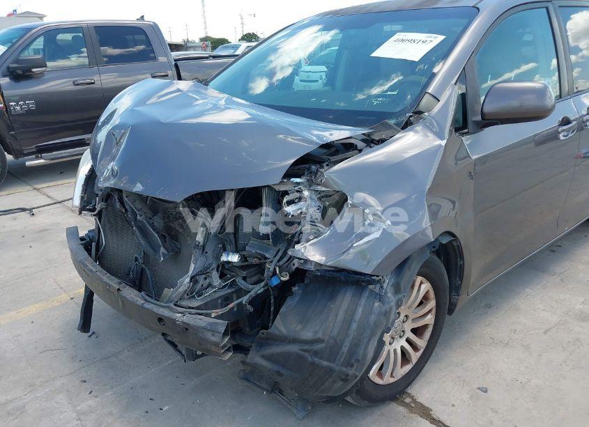 Photo 6 of 2011 Toyota Sienna XLE V6 (VIN 5TDYK3DC1BS143641)