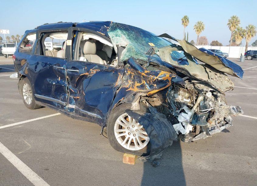 2011 Toyota Sienna XLE/LIMITED (VIN 5TDYK3DC1BS152307) main photo