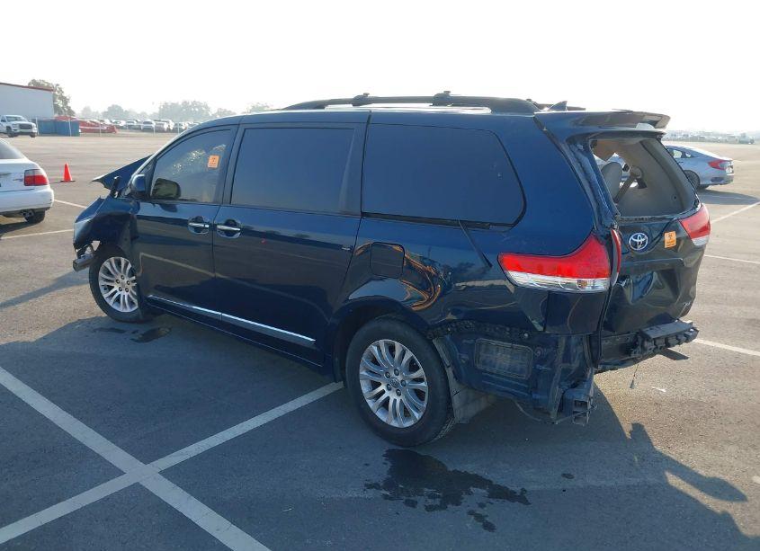Photo 3 of 2011 Toyota Sienna XLE/LIMITED (VIN 5TDYK3DC1BS152307)