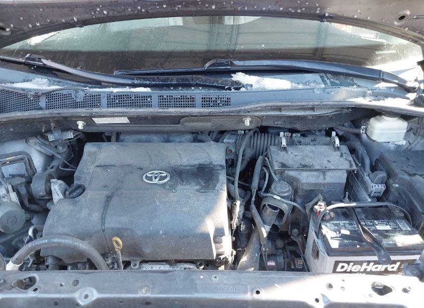 Photo 10 of 2011 Toyota Sienna XLE V6 (VIN 5TDYK3DC1BS154753)