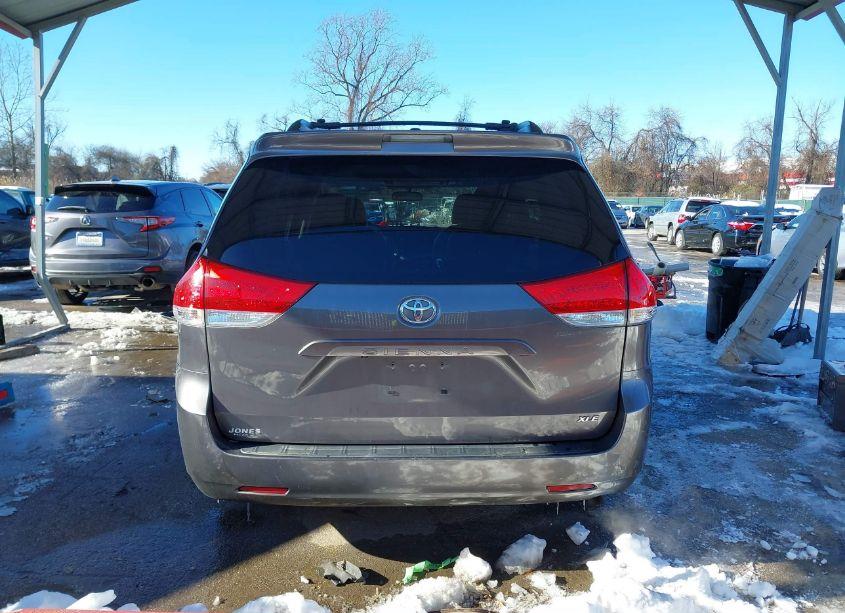 Photo 17 of 2011 Toyota Sienna XLE V6 (VIN 5TDYK3DC1BS154753)