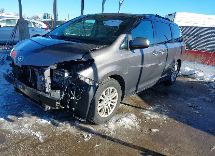 Photo 2 of 2011 Toyota Sienna XLE V6 (VIN 5TDYK3DC1BS154753)