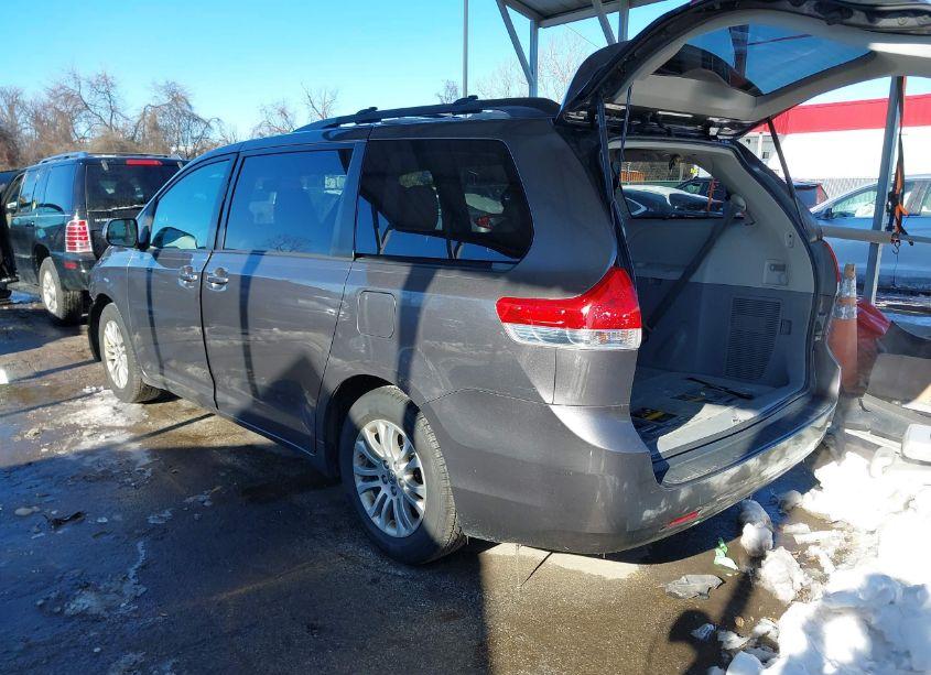Photo 3 of 2011 Toyota Sienna XLE V6 (VIN 5TDYK3DC1BS154753)